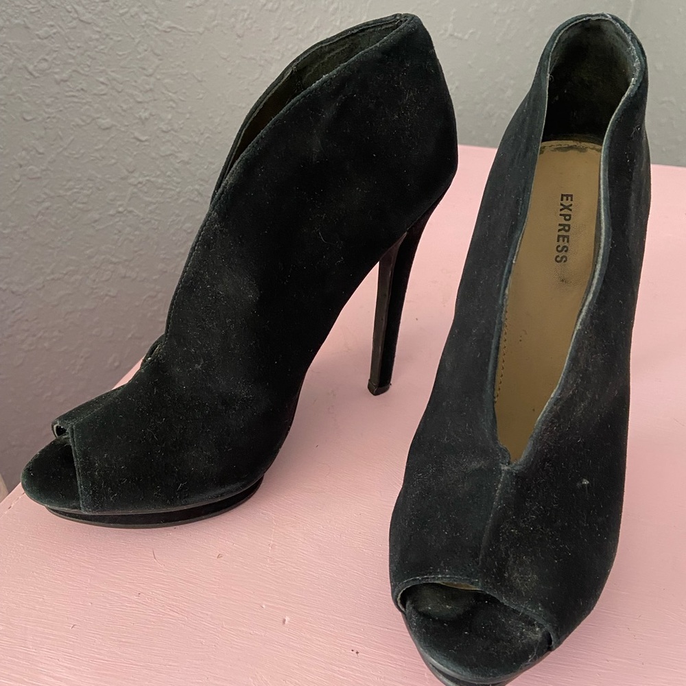 Express suede heels size 8.5